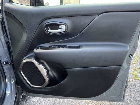 Used 2023 Jeep Renegade Latitude AWD/4WD image 20
