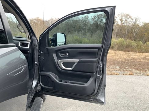 Used 2019 Nissan Titan SV w/ SV Convenience Package image 31