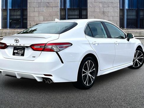 Used 2019 Toyota Camry SE FWD image 11