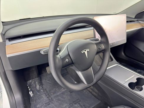 Used 2023 Tesla Model 3 Standard Range image 14