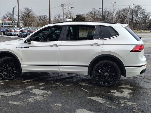 Used 2022 Volkswagen Tiguan SE R-Line image 5