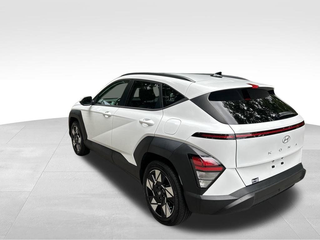 Used 2025 Hyundai Kona SEL FWD image 3