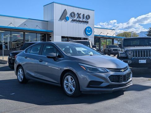 Used 2018 Chevrolet Cruze LT FWD image 1