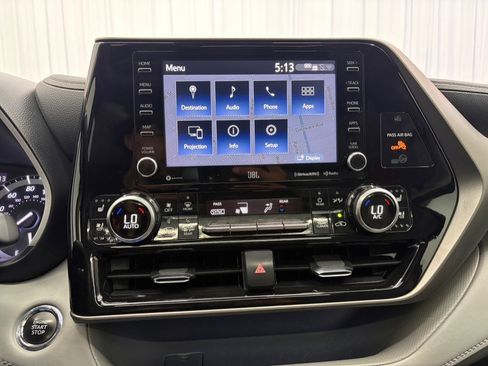 Used 2022 Toyota Highlander Limited FWD image 30