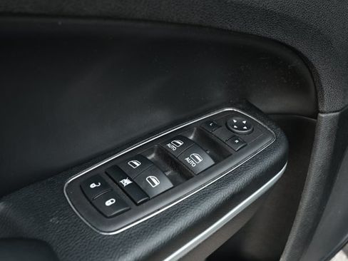 Used 2023 Chrysler 300 S w/ Comfort Group RWD image 21