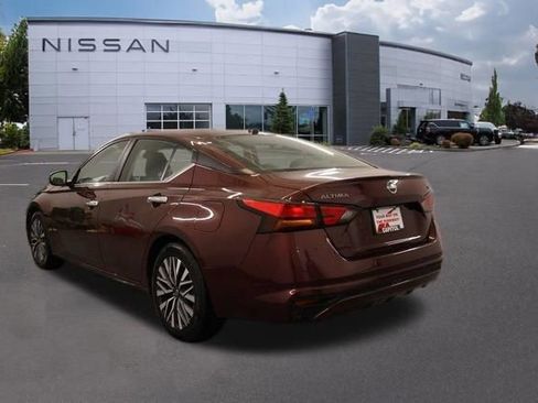 Used 2024 Nissan Altima 2.5 SV FWD image 4