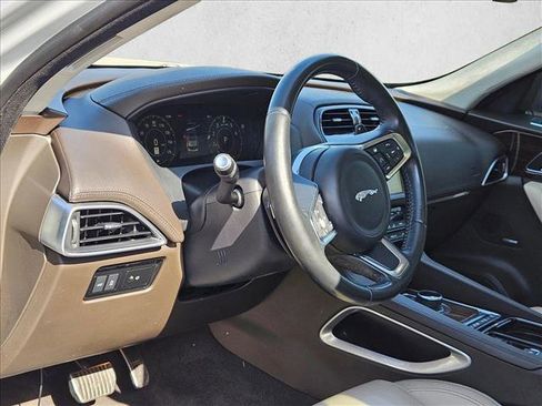 Used 2019 Jaguar F-PACE Prestige AWD/4WD image 10