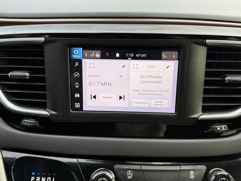 Used 2023 Chrysler Voyager LX image 21