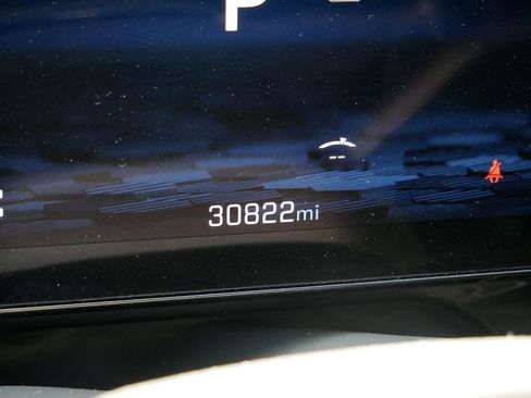 Used 2025 Chevrolet Suburban Z71 AWD/4WD image 36