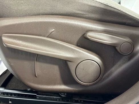 Used 2015 Jeep Renegade Latitude FWD image 14