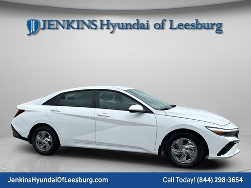 New 2026 Hyundai Elantra SE image 6