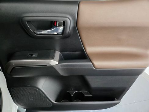 Used 2023 Toyota Tacoma Limited image 20