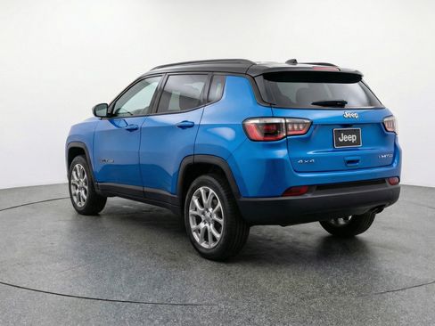 Used 2025 Jeep Compass Limited image 6