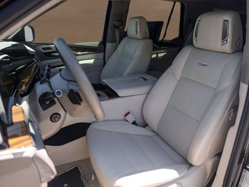 Certified 2024 Cadillac Escalade Sport Platinum w/ LPO, ONYX Package AWD/4WD image 7