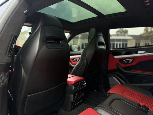 Used 2021 Lamborghini Urus AWD/4WD image 32