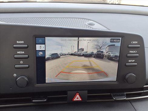 Certified 2025 Hyundai Elantra Sport image 9