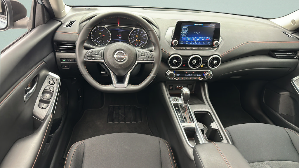 Used 2025 Nissan Sentra SR FWD image 11