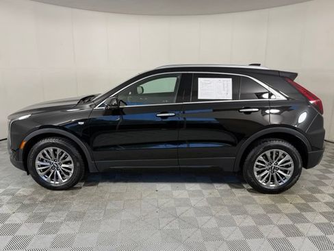 Used 2025 Cadillac XT4 Premium Luxury FWD image 3