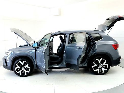 Used 2022 Volkswagen Taos SEL w/ Panoramic Sunroof Package AWD/4WD image 10
