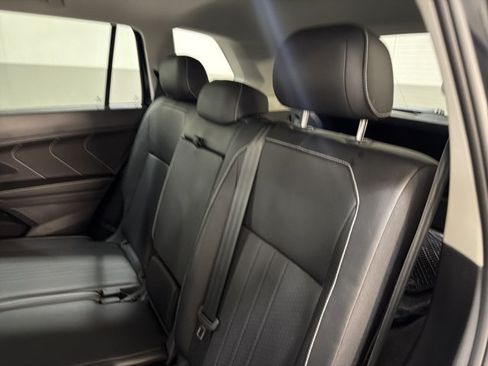 Certified 2024 Volkswagen Tiguan SE w/ Panoramic Sunroof Package AWD/4WD image 21