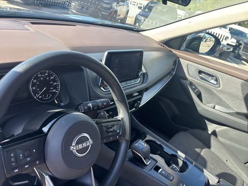 Used 2023 Nissan Rogue SV image 32