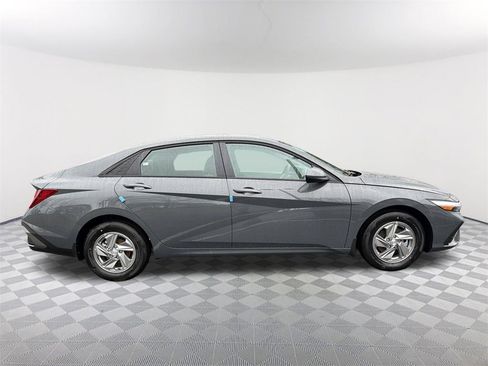 New 2026 Hyundai Elantra SE image 4