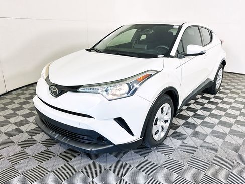 Used 2019 Toyota C-HR LE FWD image 7