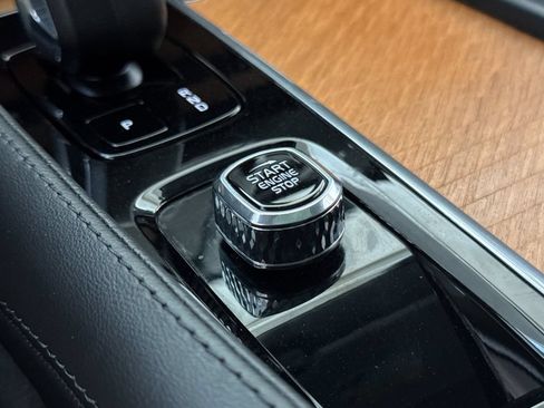 Certified 2023 Volvo XC90 T8 Plus AWD/4WD image 23