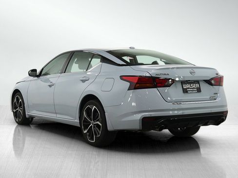 Used 2023 Nissan Altima 2.5 SR AWD/4WD image 3