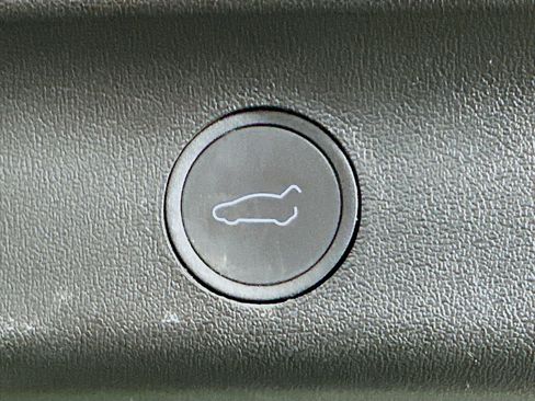 Used 2023 Tesla Model Y AWD image 29