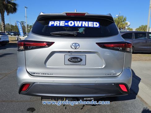 Used 2025 Toyota Highlander Limited image 4