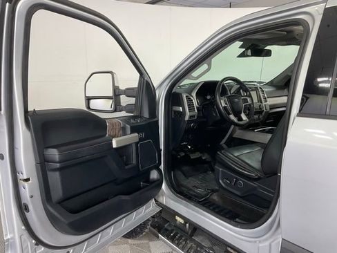 Used 2017 Ford F250 Lariat w/ Lariat Ultimate Package image 32