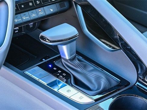 Certified 2025 Hyundai Elantra SEL image 24