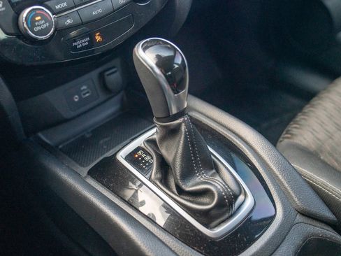 Used 2019 Nissan Rogue SV image 17