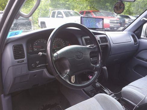 Used 2000 Toyota 4Runner SR5 AWD/4WD image 18