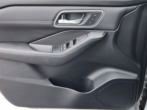 New 2026 Nissan Rogue Platinum image 16