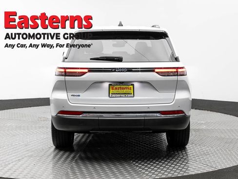 Used 2023 Jeep Grand Cherokee 4WD 4xe image 6