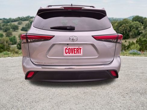Used 2023 Toyota Highlander L FWD image 9