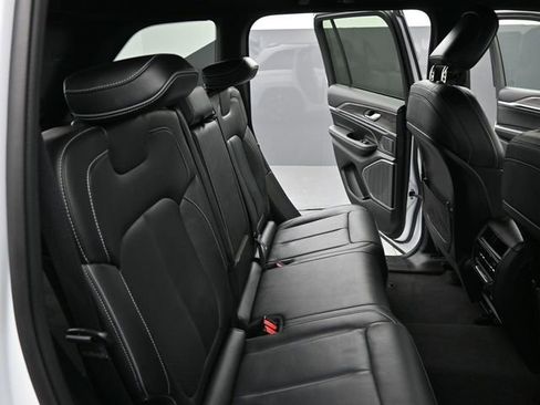 Used 2023 Jeep Grand Cherokee Overland image 19