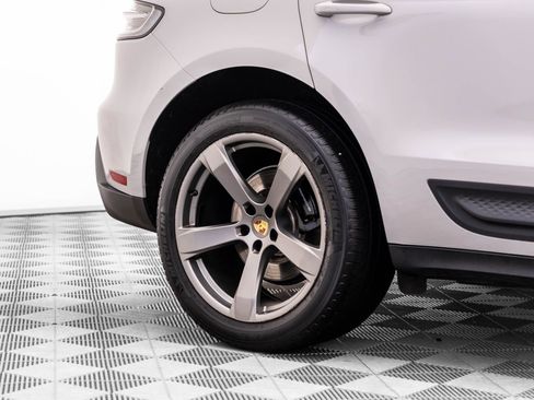 Certified 2023 Porsche Macan AWD/4WD image 42
