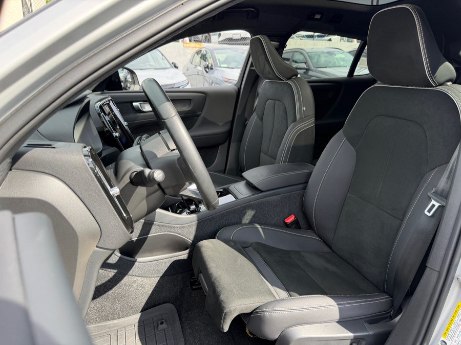 Used 2023 Volvo C40 P8 Recharge Plus w/ Protection Package Premier AWD/4WD image 15