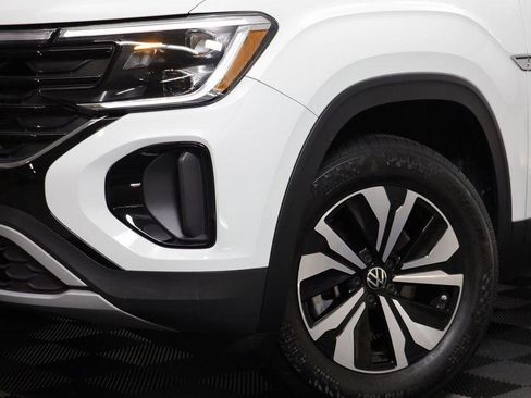 Used 2025 Volkswagen Atlas Cross Sport SE image 3