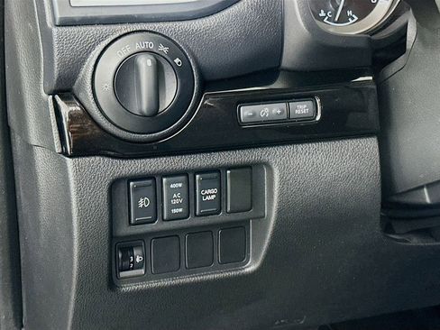 Used 2019 Nissan Titan SV w/ SV Convenience Package AWD/4WD image 10