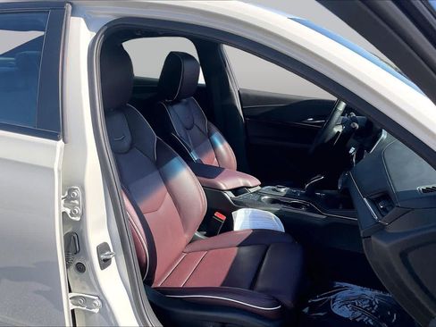 Used 2021 Cadillac CT4 V w/ Technology Package RWD image 8