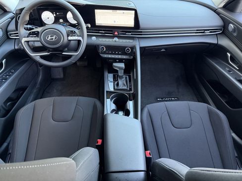 Certified 2025 Hyundai Elantra SEL FWD image 12