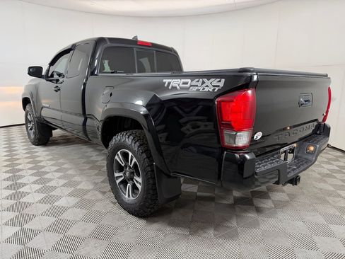 Used 2017 Toyota Tacoma TRD Sport w/ Tow Package (A/T) AWD/4WD image 3