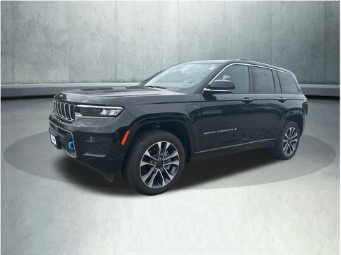 Used 2023 Jeep Grand Cherokee Overland w/ Luxury Tech Group IV AWD/4WD image 1