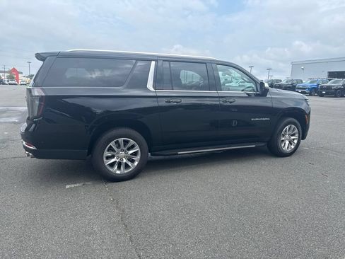 Used 2025 Chevrolet Suburban Premier RWD image 2