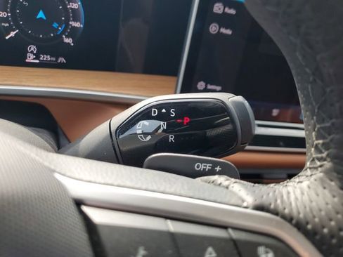 New 2026 Volkswagen Tiguan SEL R-Line image 22