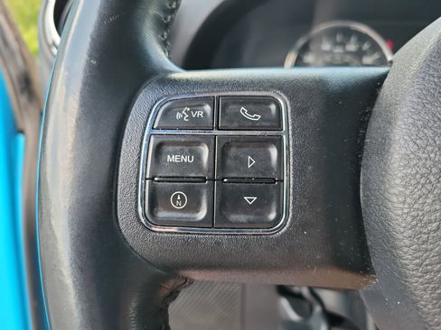 Used 2017 Jeep Wrangler Unlimited Sahara w/ Connectivity Group AWD/4WD image 11